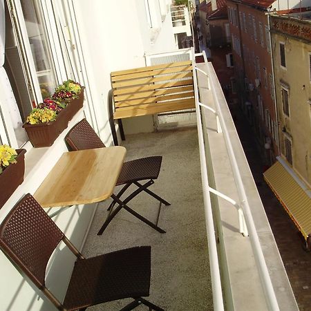 City Center Accommodation Zara Esterno foto