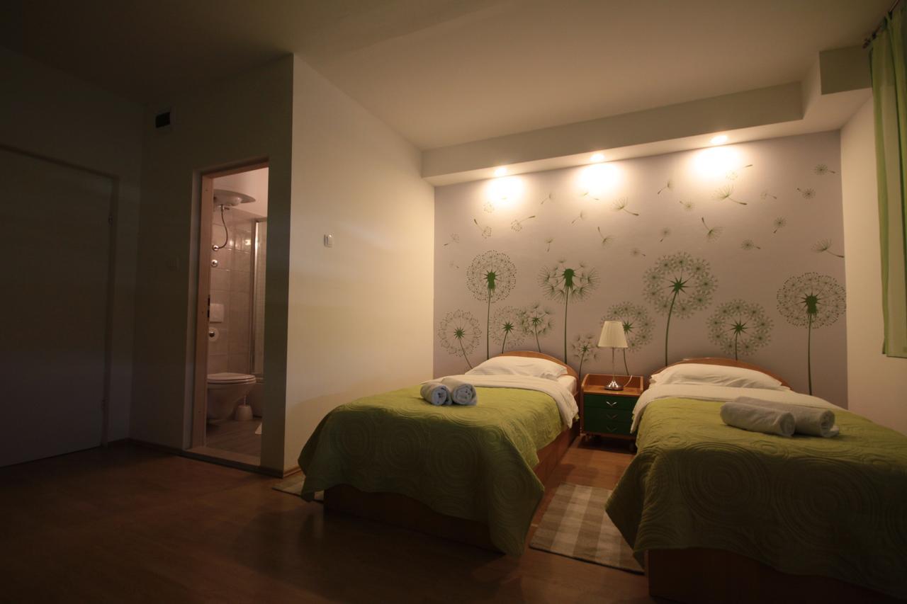 City Center Accommodation Zara Esterno foto
