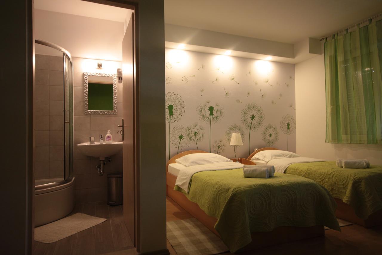 City Center Accommodation Zara Esterno foto