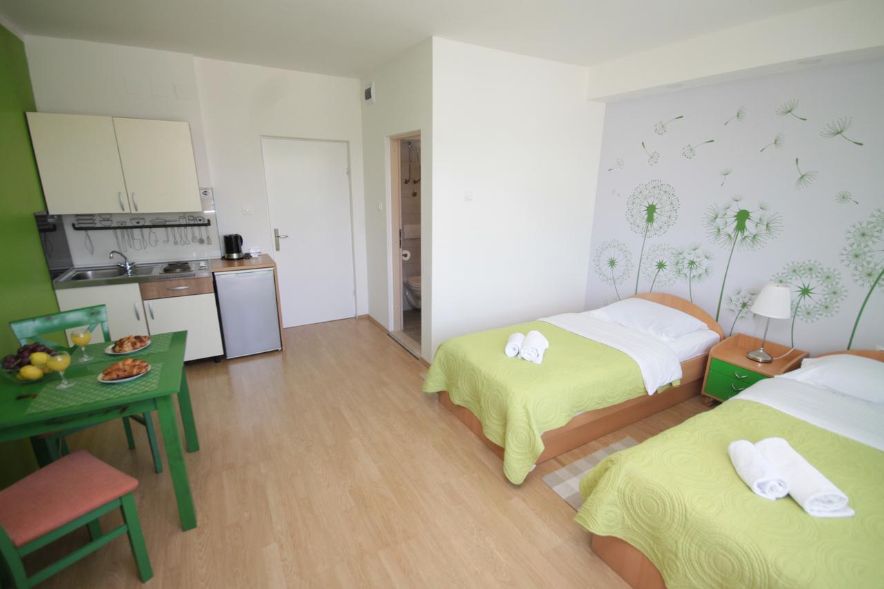 City Center Accommodation Zara Esterno foto